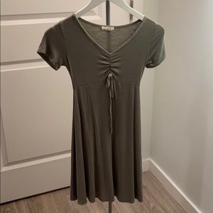 Green short sleeved dress